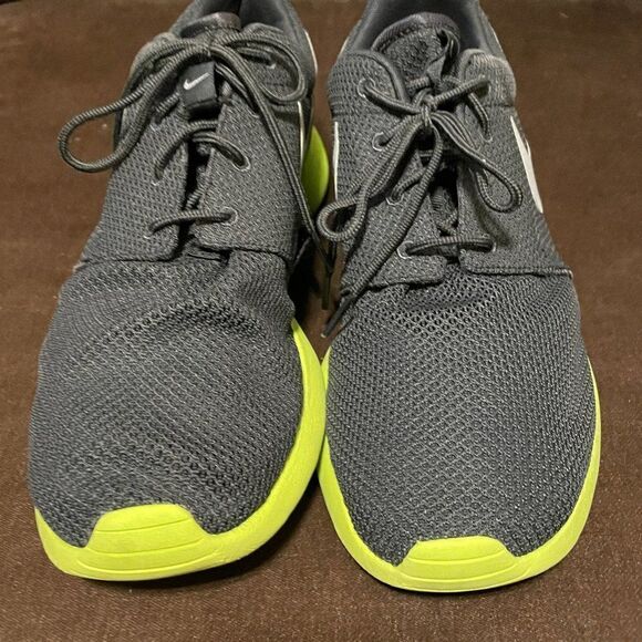NIKE Excellent Charcoal Grey Lime Green Midsole Roshe Run Mens 12 US 46 EUR - Picture 2 of 7